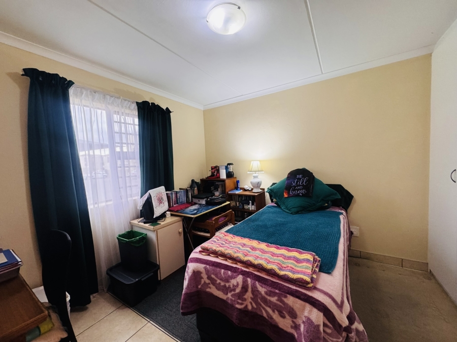 To Let 1 Bedroom Property for Rent in Guldenland Western Cape